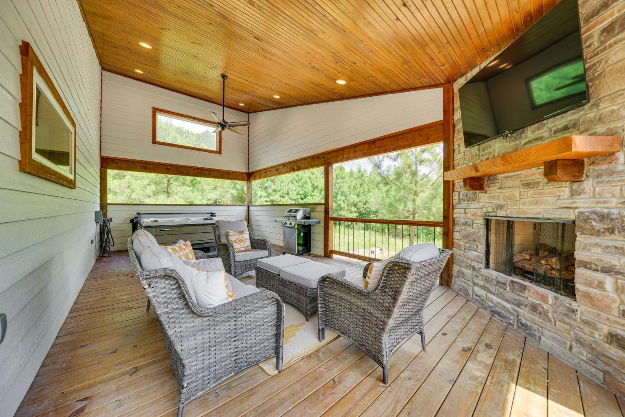 Tree-Lined Broken Bow Studio With Private Hot Tub! Exterior foto
