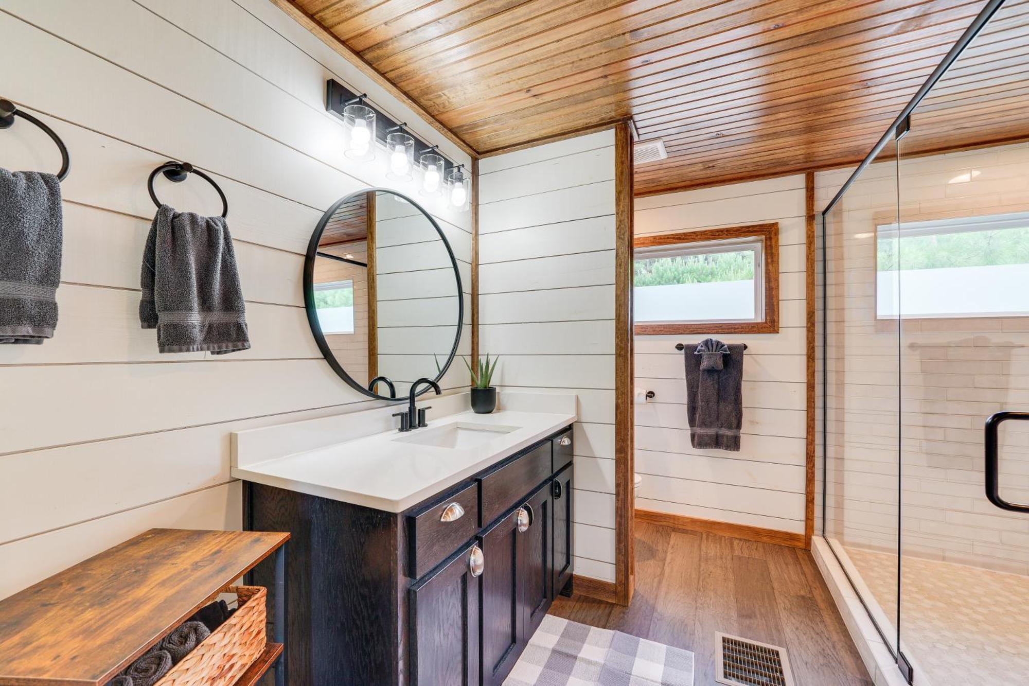 Tree-Lined Broken Bow Studio With Private Hot Tub! Exterior foto
