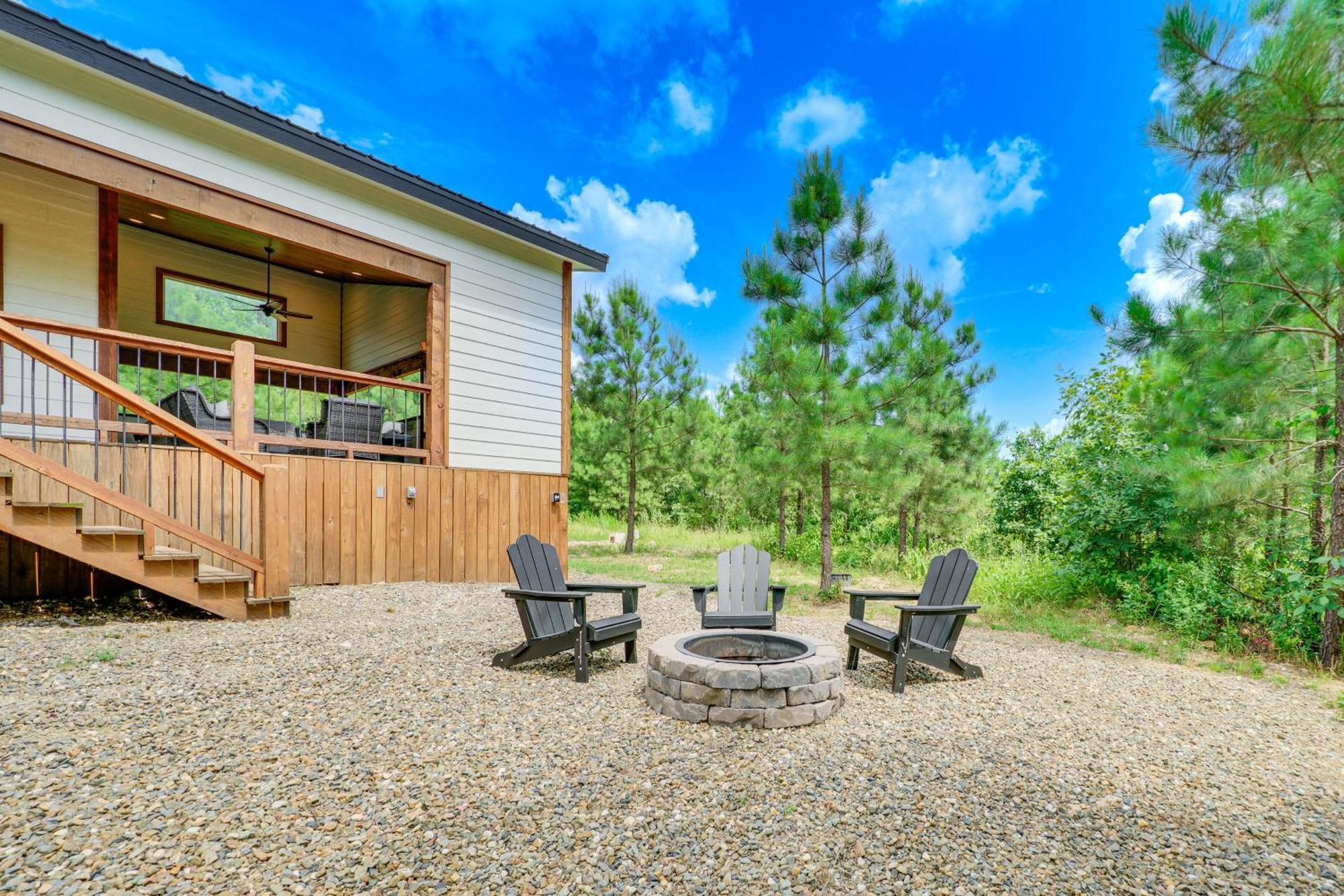 Tree-Lined Broken Bow Studio With Private Hot Tub! Exterior foto
